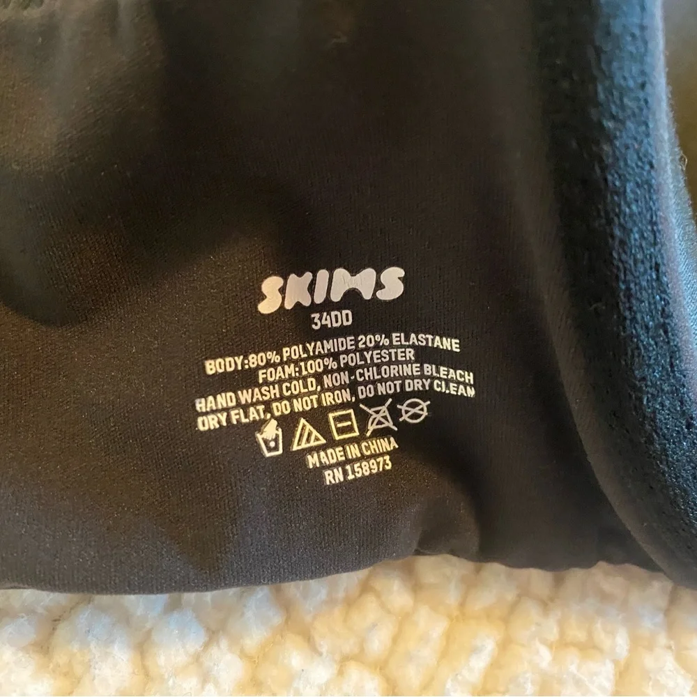 SKIMS Black Bra - Picture 3 of 3